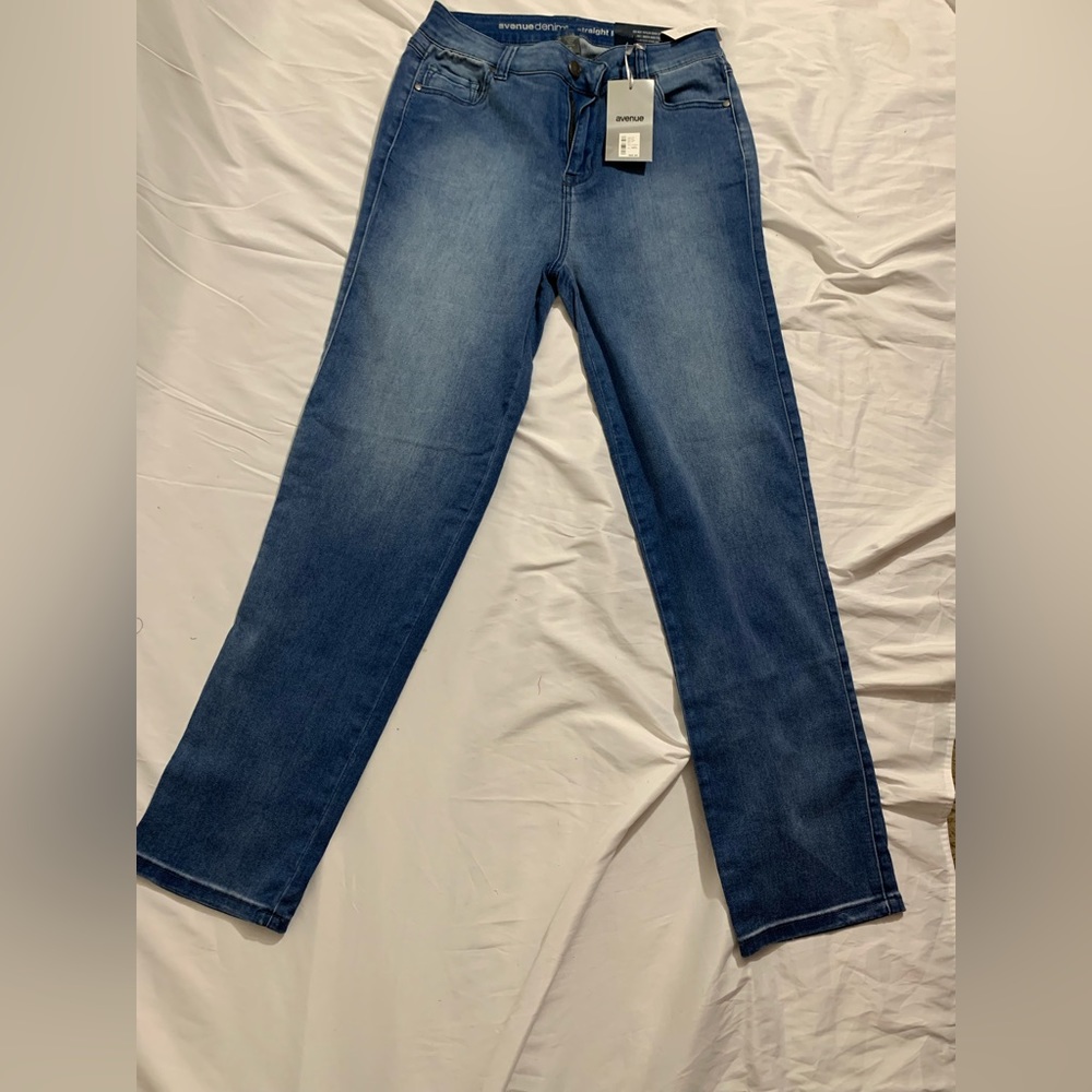 NWT- Avenue Tall Mid-rise Women’s Straight Leg Denim Jeans. Distressed Size 14.
